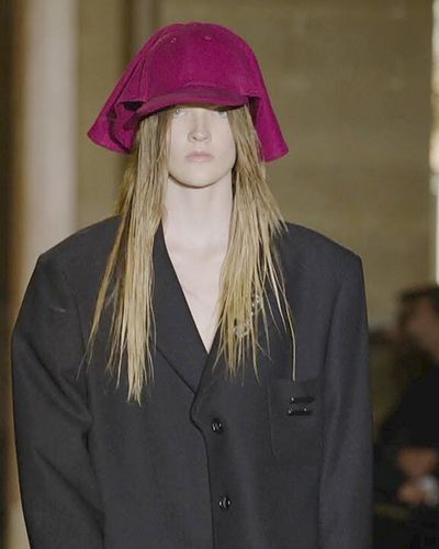 Raf Simons Xuân Hè 2022: Vẻ đẹp "genderfluid" không giới hạn