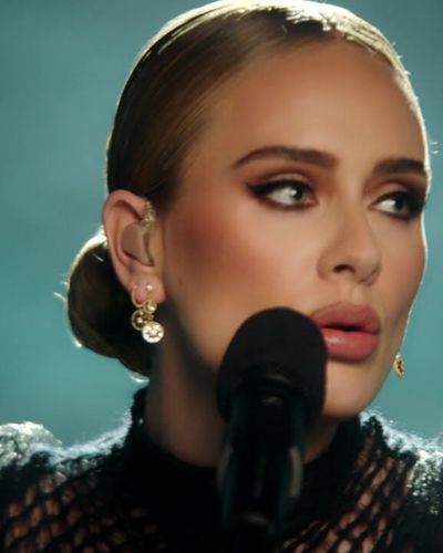 Vừa mới trở lại, Adele xác lập kỷ lục doanh số mới nhờ album “30”