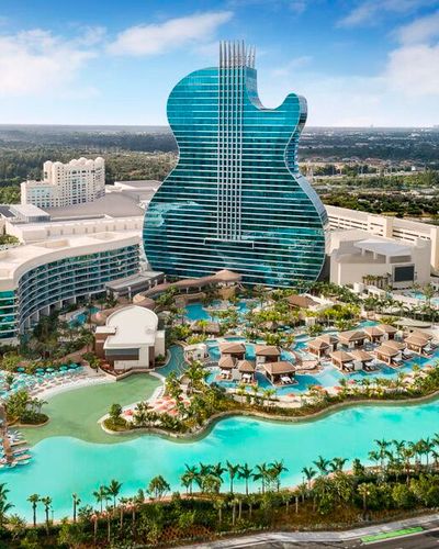 Siêu khách sạn hình đàn guitar nơi Khánh Vân tham dự Miss Universe