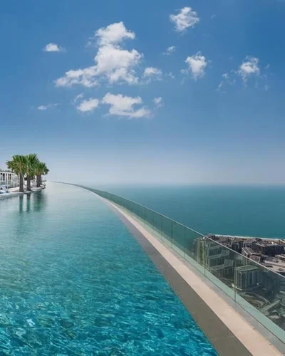 Cận cảnh hồ bơi vô cực cao nhất thế giới - Niềm tự hào của người Dubai