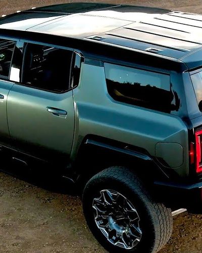 Trình làng GMC Hummer EV SUV830 mã lực, sạc một lần chạy gần 500 km, giá từ 2,4 tỷ VNĐ