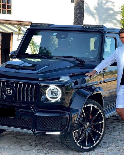 Cristiano Ronaldo khoe ảnh cùng siêu xe khiến cộng đồng mạng phát sốt