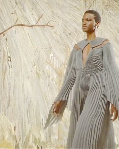 Dior Haute Couture Thu Đông 2021-2022: Tinh hoa thời trang nghệ thuật