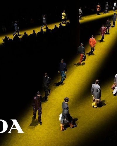 BST Thu Đông 2022 của Prada: Ngợi ca sự đa dạng của trang phục workwear