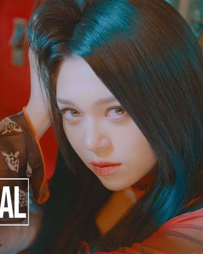 Alexa - Mở màn năm 2022 cho K-Pop với sự trở lại trong MV "Tattoo"