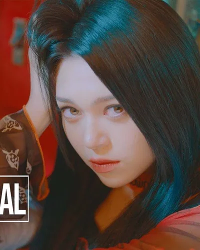 Alexa - Mở màn năm 2022 cho K-Pop với sự trở lại trong MV "Tattoo"