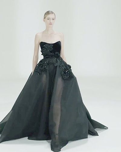 Haute Couture Fall Winter 2021/2022- Elie Saab khát vọng mãnh liệt về cuộc sống mới