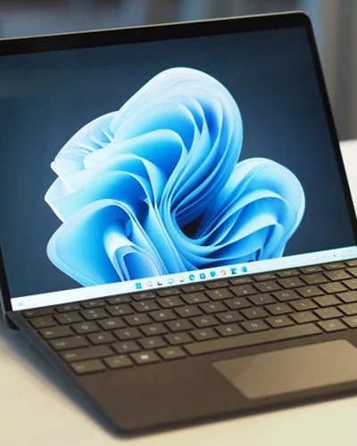 Microsoft ra mắt Surface Pro 9 phiên bản hợp nhất đặc biệt trong năm