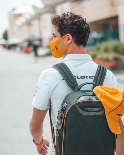 TUMI ra mắt bộ sưu tập McLaren với tay đua F1 Lando Norris