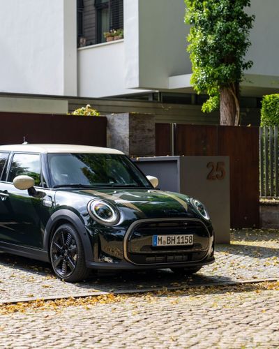 MINI Cooper S 5-Cửa Resolute Edition ra mắt thị trường Việt Nam