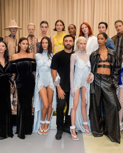 Burberry Xuân Hè 2023: Tôn vinh di sản hàng thế kỷ của Burberry