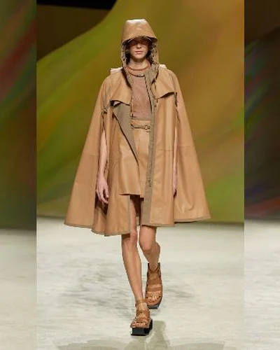 BST Hermès Xuân Hè 2023 đưa giới mộ điệu chu du đến sa mạc mênh mông