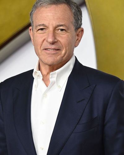 Bob Iger quay lại với vị trí CEO Disney