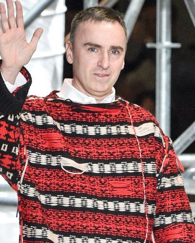 Raf Simons đóng cửa thương hiệu mang tên mình sau 27 năm