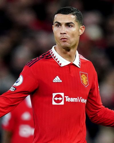 Ronaldo chấm dứt làm việc tại Manchester United và không nhận 19 triệu USD bồi thường hợp đồng