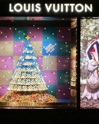 Louis Vuitton hợp tác với LEGO cho chiến dịch mùa lễ hội