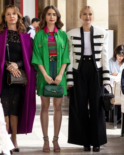 Soi nhan sắc ấn tượng từ các nhân vật nữ trong “Emily in Paris” mùa 2
