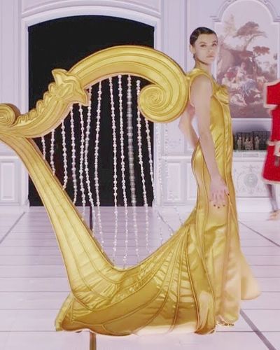 Moschino Thu Đông 2022 - Tôn vinh tài năng sáng tạo của Jeremy Scott