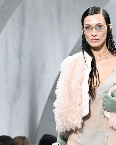 Fendi | Fall Winter 2022/2023: Tái hiện di sản thời trang Fendi
