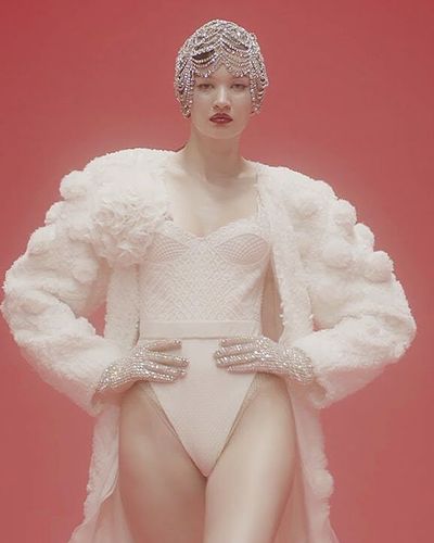 Ulyana Sergeenko - Haute Couture Spring Summer 2022: Lạc quan tươi trẻ