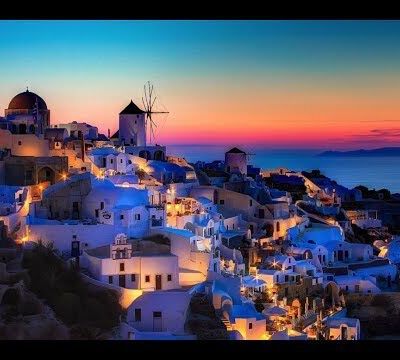 Santorini, Hy Lạp - Một trong những hòn đảo đẹp nhất thế giới.