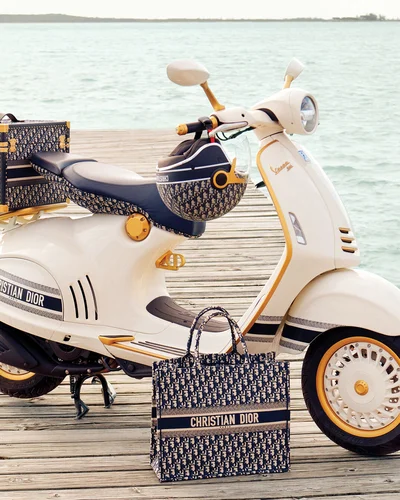 Siêu phẩm xe Vespa 946 Christian Dior chính thức cập bến tại Việt Nam