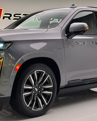 Cadillac Escalade Sport 2022 mới: SUV công nghệ cao sang trọng