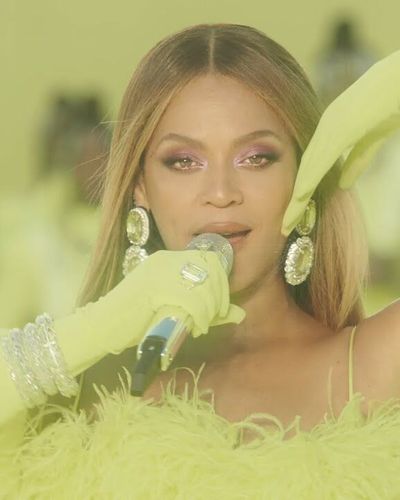 Beyoncé mở đầu Lễ trao giải Oscar lần thứ 94 với ca khúc Be Alive