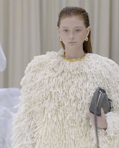 BST Thu Đông 2022 - Jil Sander: Sân khấu cho người phụ nữ trưởng thành