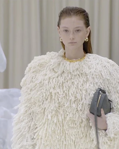 BST Thu Đông 2022 - Jil Sander: Sân khấu cho người phụ nữ trưởng thành