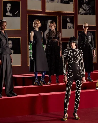 Dior - Thu Đông 2022/23: Phụ kiện túi giày motard phong cách biker