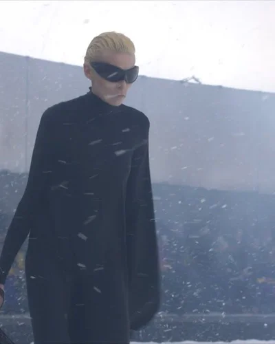 Balenciaga 360° Show Winter 22 - Đồng cảm cùng người dân Ukraine