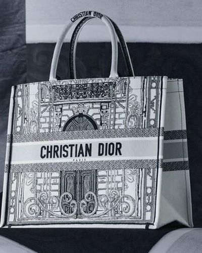 Dior kỷ niệm ngày mở cửa trở lại 30 Montaigne với BST đặc biệt