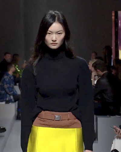 Prada - Spring Summer 2022: Sự gợi cảm theo cách không gượng ép