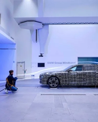 BMW i7 xDrive60 có thể di chuyển tới 800 km mỗi lần sạc