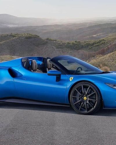Ferrari ra mắt siêu xe 296 GTS Hybrid V6 Drop-Top