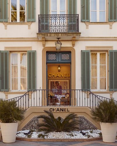 Cửa hàng thời trang theo mùa Chanel Saint-Tropez đã trở lại