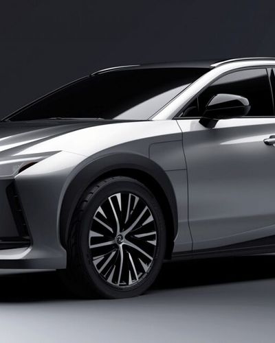 Lexus ra mắt SUV điện 2023 RZ 450e đầu tiên