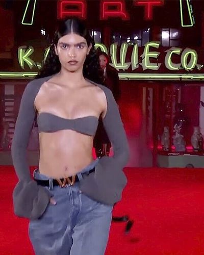 Alexander Wang - Fall Winter 2022/2023: Sự trở lại táo bạo, cá tính