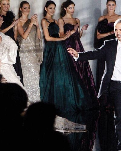 Elie Saab "Phù thủy váy cưới" đến Ngô Thanh Vân, Son Ye Jin cũng phải mê