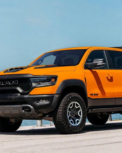Đối thủ của Ford F-150 Raptor, RAM 1500 TRX về Việt Nam với màu sơn lạ
