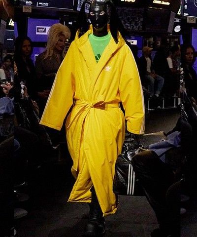 Balenciaga x Adidas: Cái bắt tay tạo ra doanh thu siêu khủng