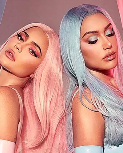 Kylie Jenner cùng bạn thân hợp tác ra mắt BST trang điểm mới