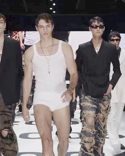 Dolce & Gabbana - Menswear: Xuân/Hè 2023 đồng hành cùng thời gian
