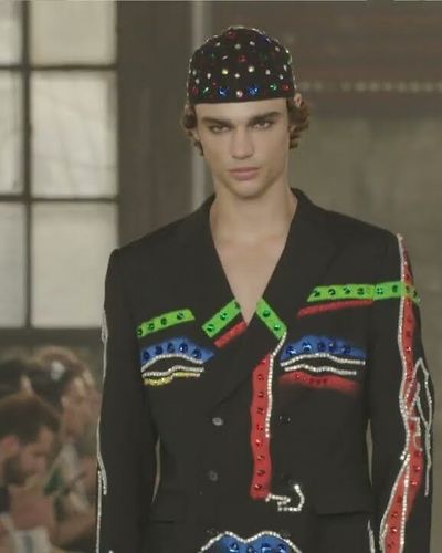 Moschino Xuân/Hè 2023 Menswear - Sống động cùng sắc màu sặc sỡ