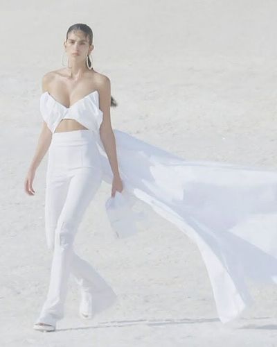 Jacquemus - Fall Winter 2022/2023: Bản giao hưởng trong sắc trắng