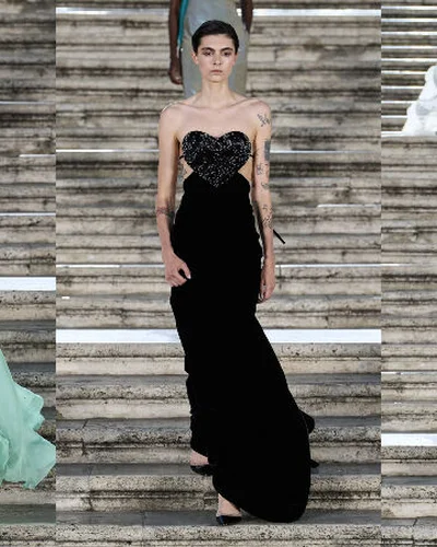 BST Valentino Haute Couture Thu Đông 2022: Pierpaolo Piccioli và lối chơi đa sắc màu