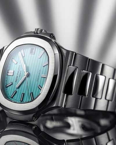Patek Philippe Nautilus mặt số xanh Tiffany trên tay những ngôi sao nổi tiếng!