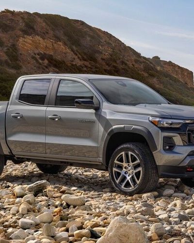 Chevrolet Colorado 2023 chính thức ra mắt với thiết kế tương đồng Silverado
