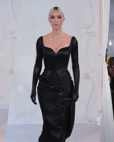Balenciaga Haute Couture Fall/Winter 2022/23: Cảm hứng bất tận
